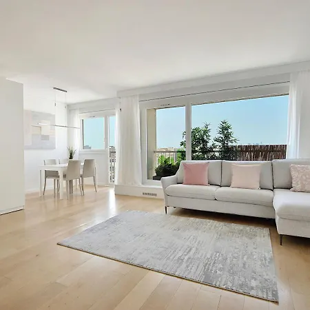 Magical Modern Eiffel Tower, The Million Dollar View Appartement Paris