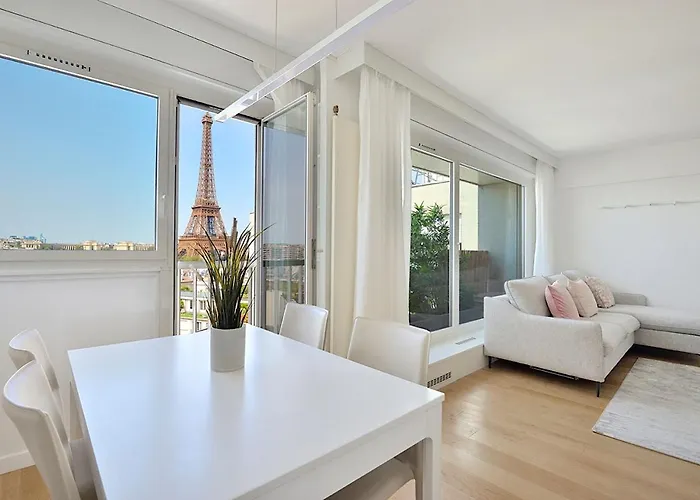 Floor Million Dollar View Eiffel Tower, 2 Beds, 4 People *