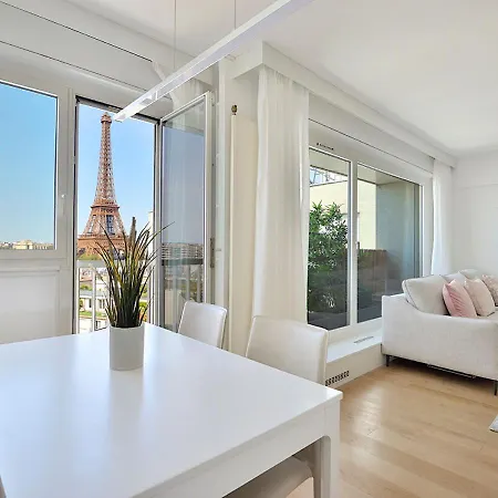 Floor Million Dollar View Eiffel Tower, 2 Beds, 4 People *